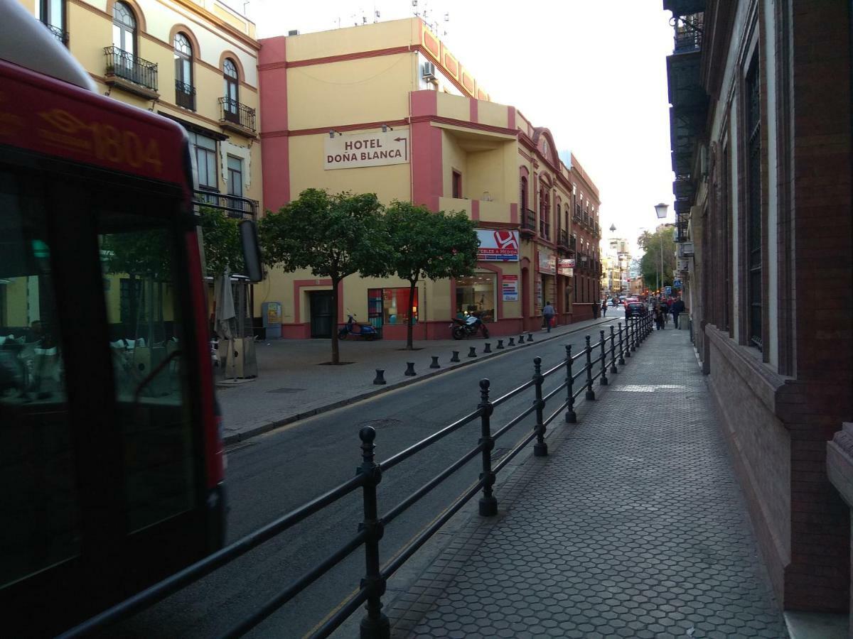 Apartamento En Calle Padilla Sevilla Exteriör bild